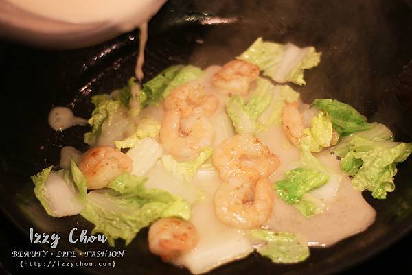 20251004-yk4y8 20251004-yk4y8