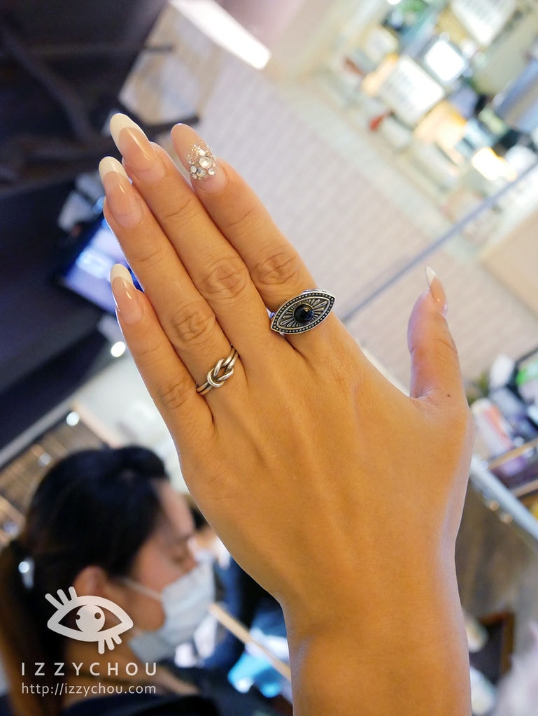 20251004-a7mnw 20251004-a7mnw