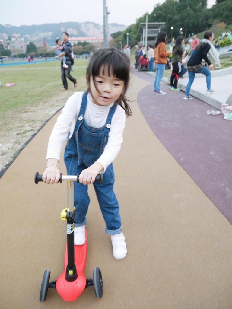 20251004-f4yn6 20251004-f4yn6