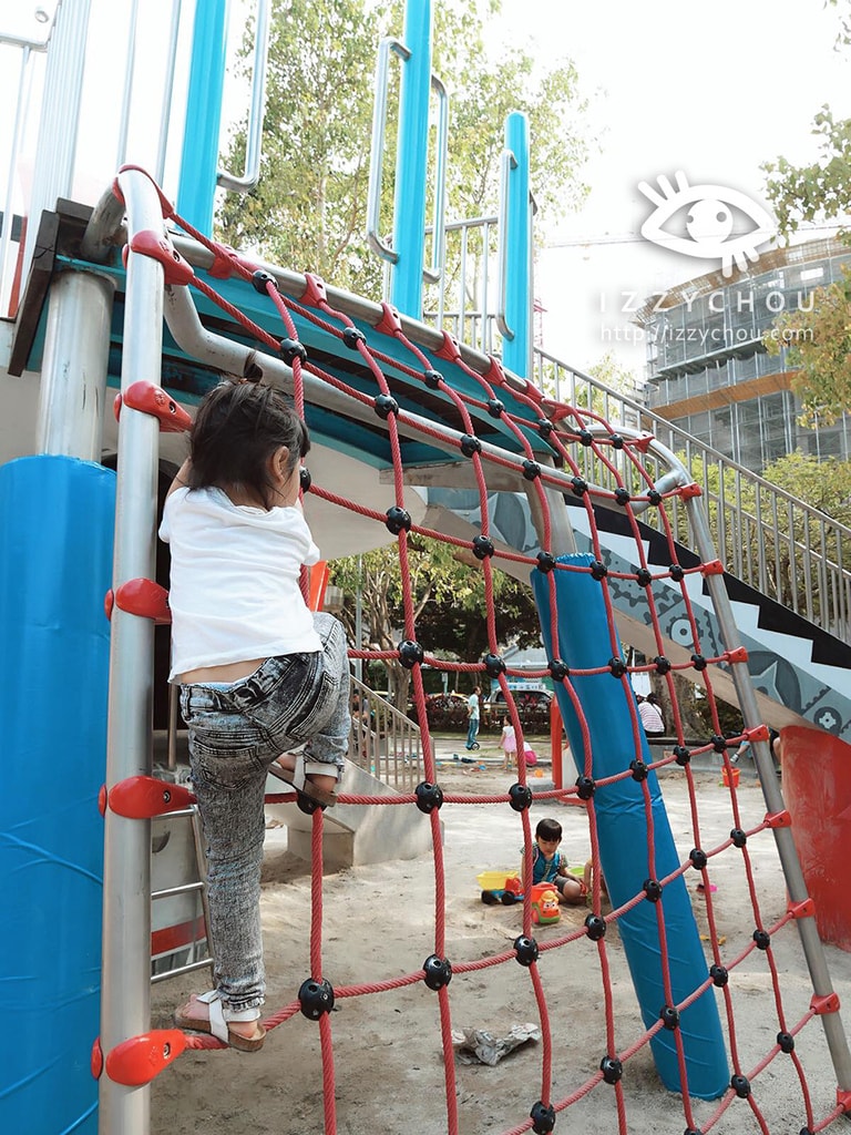 20251004-xi59z 20251004-xi59z