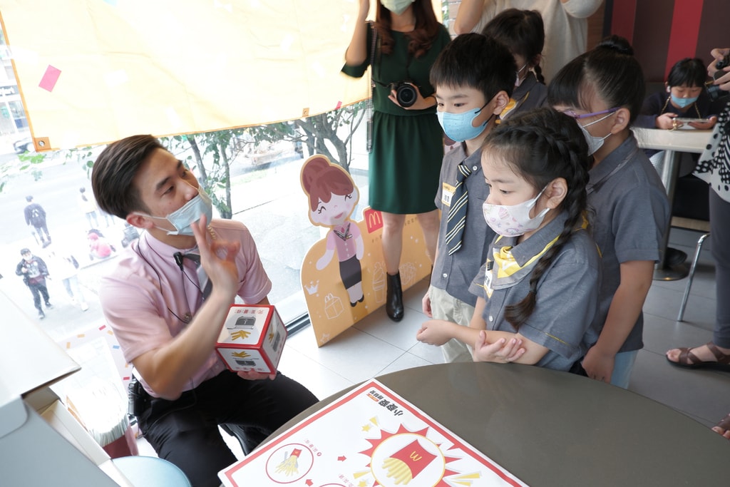 20251004-dnl0k 20251004-dnl0k