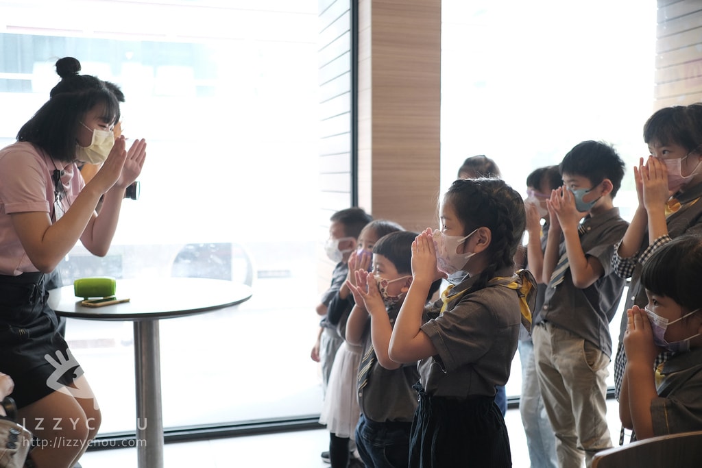 20251004-knxze 20251004-knxze