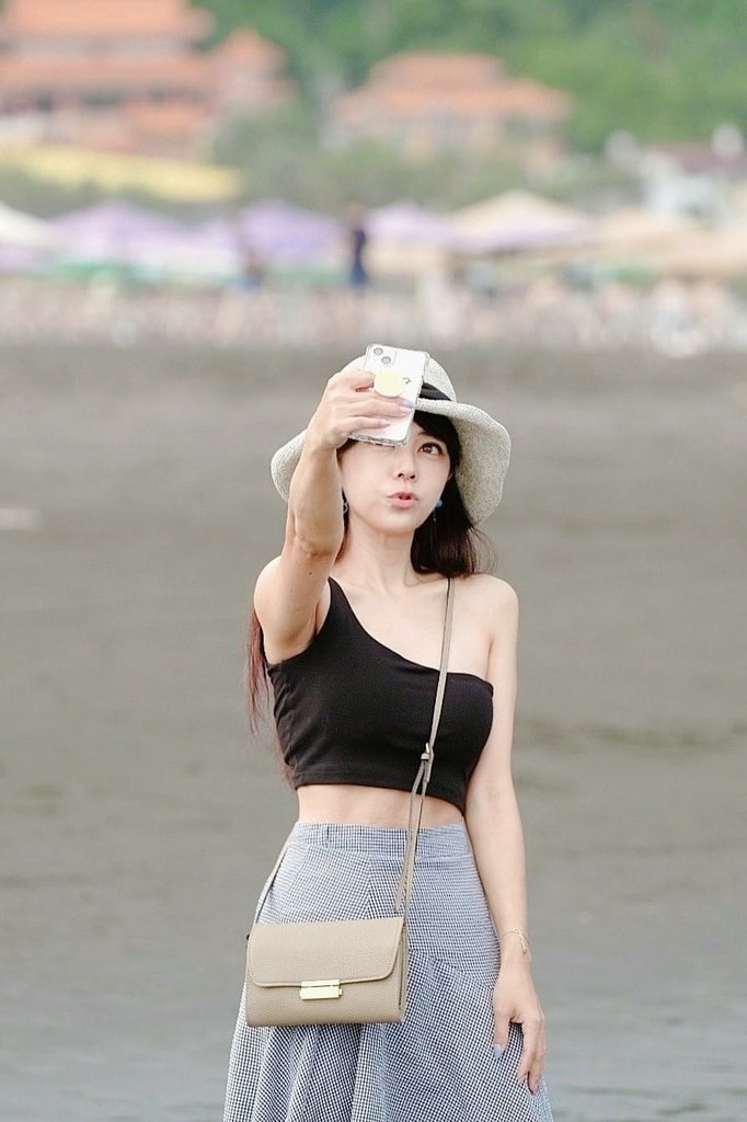 20251004-qivwi 20251004-qivwi