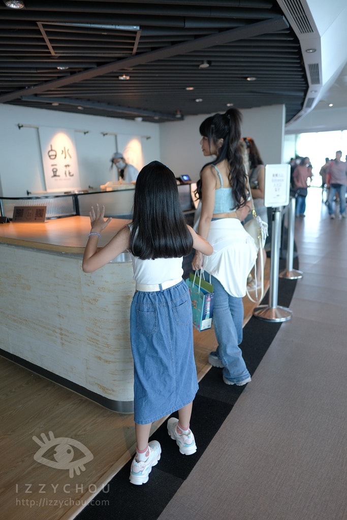 20251004-l5jfv 20251004-l5jfv