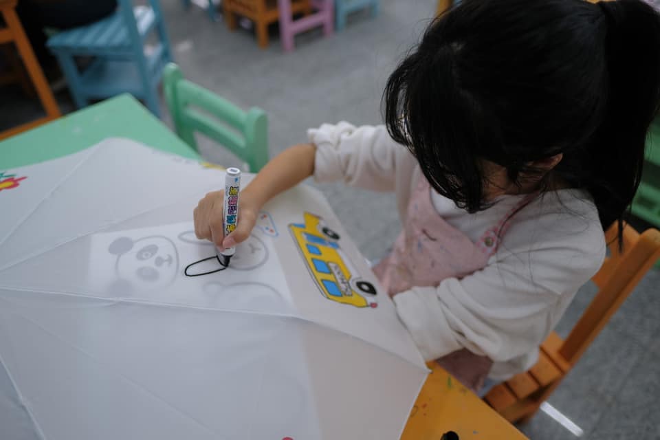 20251004-fyaxz 20251004-fyaxz