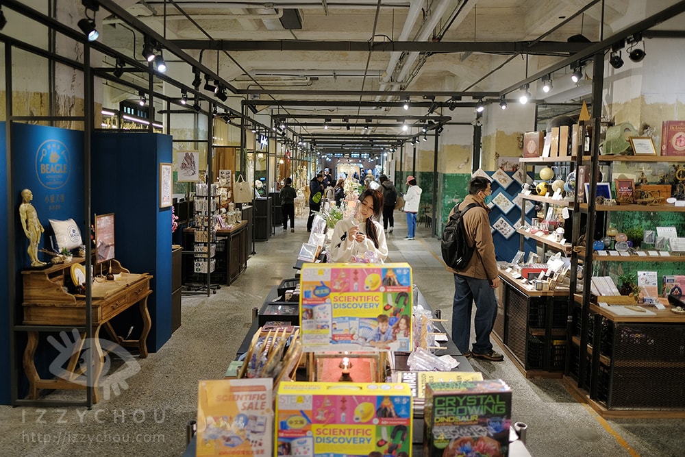 20251004-p003m 20251004-p003m