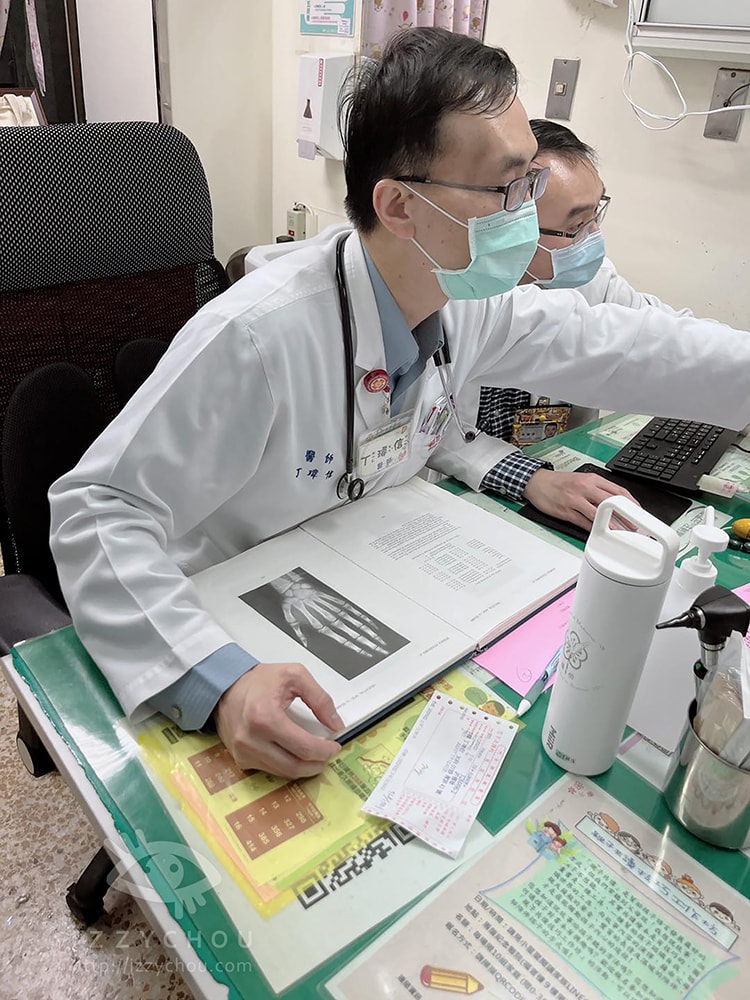 20251004-xc8j8 20251004-xc8j8