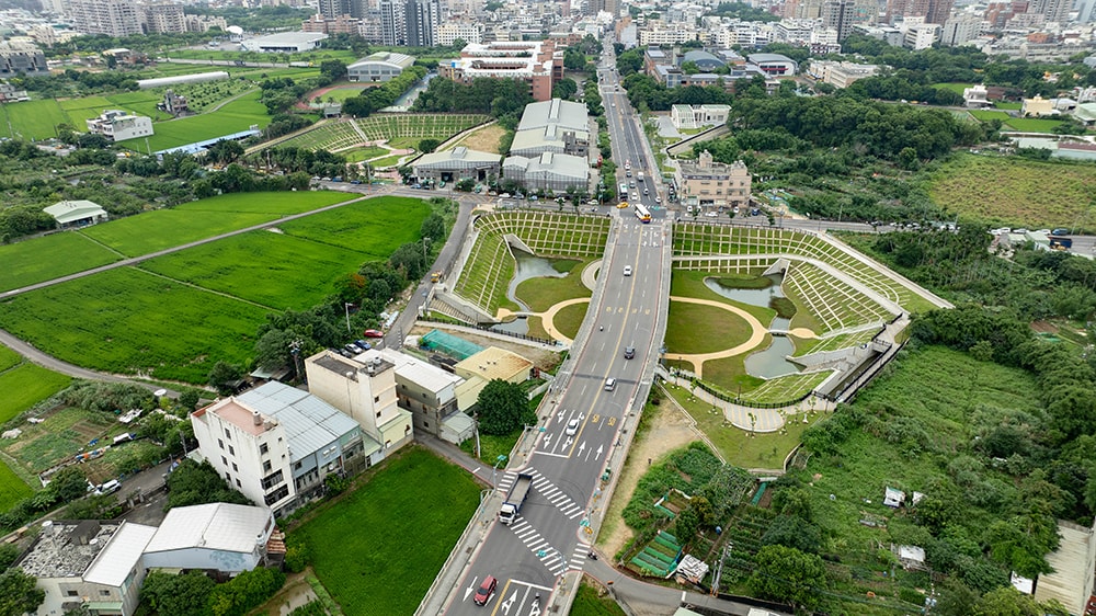 20251004-hpi0q 20251004-hpi0q