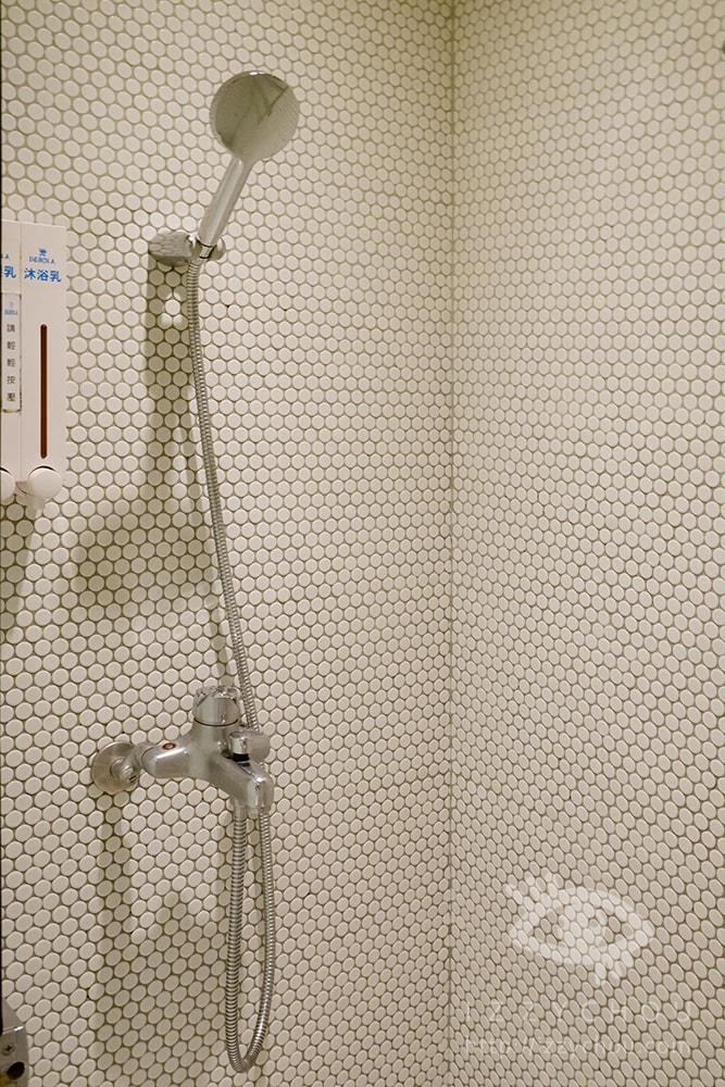 20251004-f3nq8 20251004-f3nq8