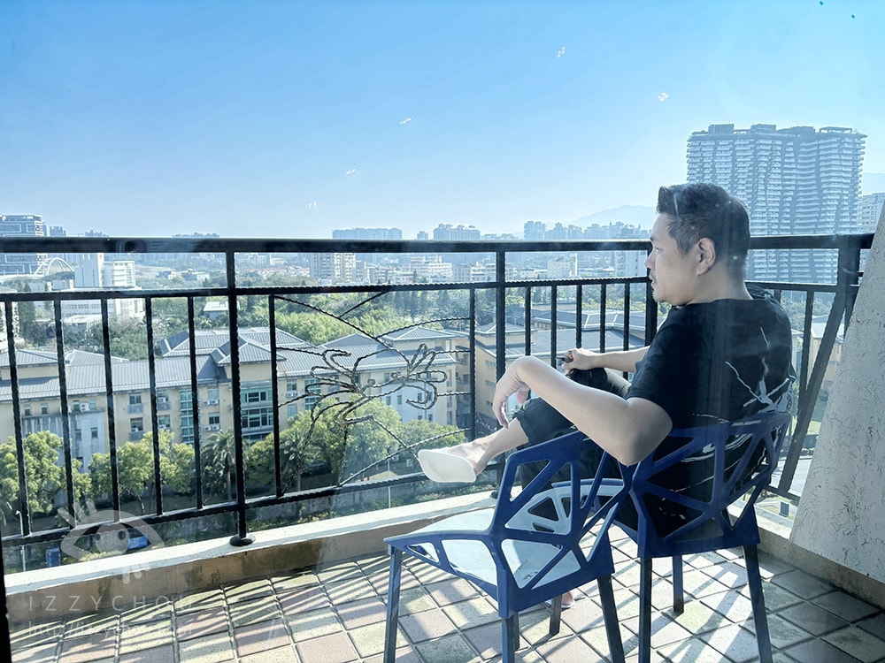 20251004-0nwia 20251004-0nwia