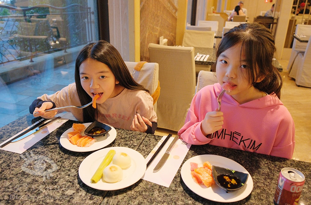 20251004-0p4qk 20251004-0p4qk