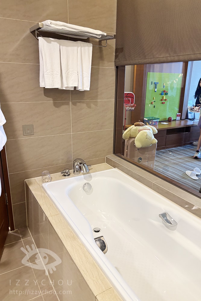 20251004-5qk4q 20251004-5qk4q