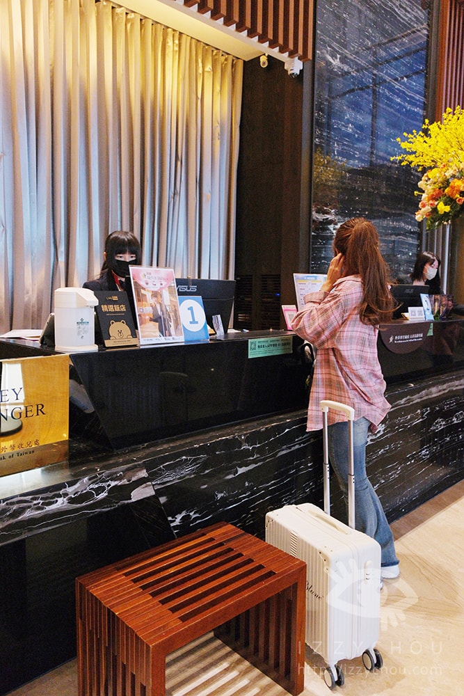 20251004-ao9uz 20251004-ao9uz