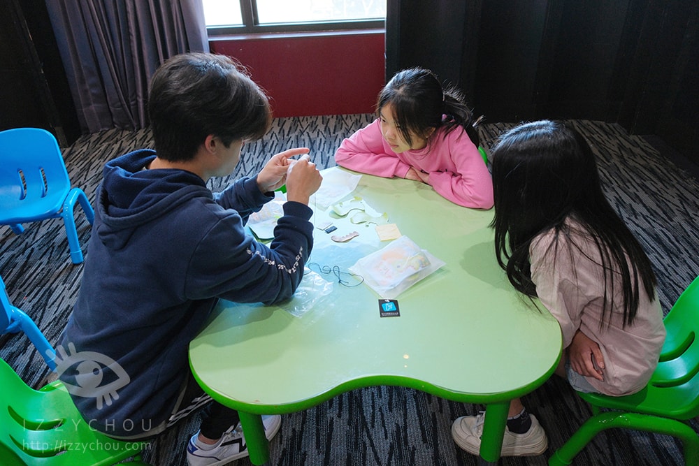 20251004-c6syf 20251004-c6syf