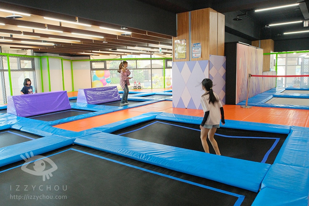 20251004-evikc 20251004-evikc