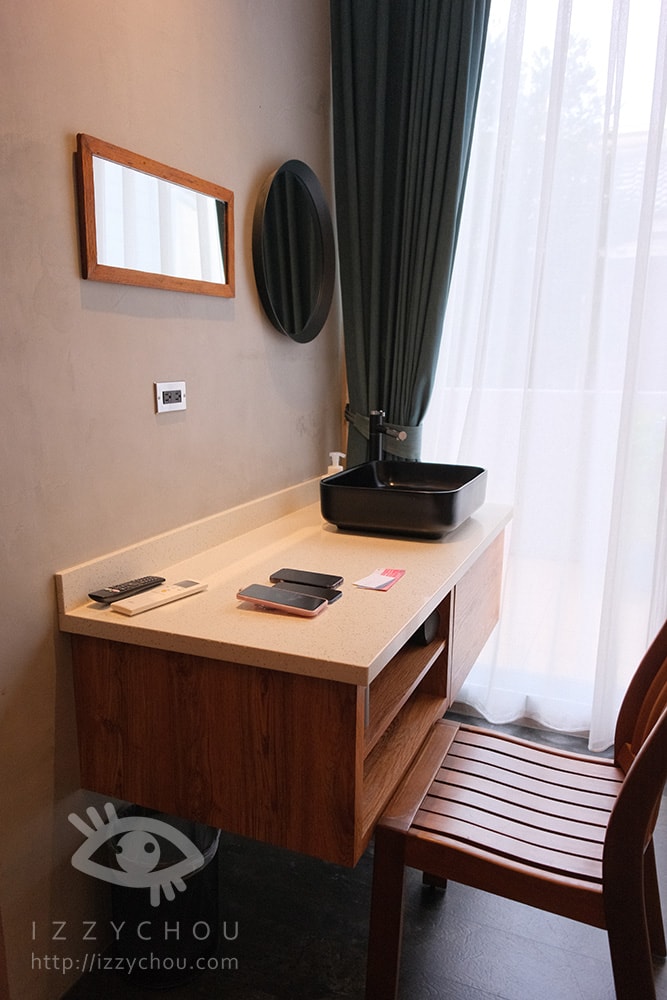 20251004-n4ovo 20251004-n4ovo