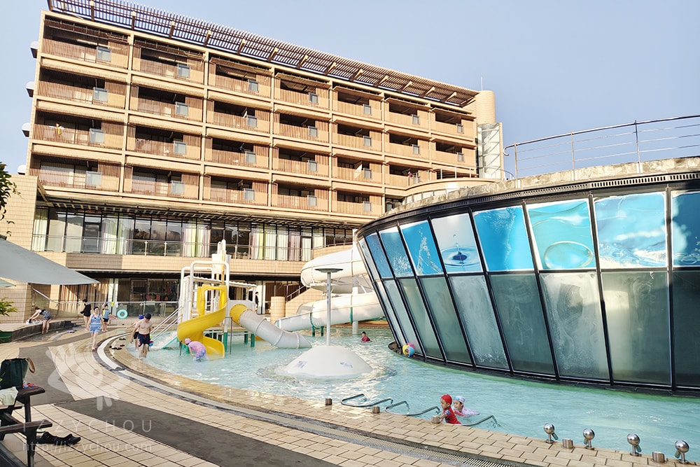 20251004-qo7ux 20251004-qo7ux