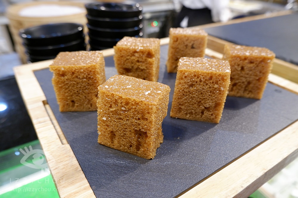 20251004-hs9kg 20251004-hs9kg